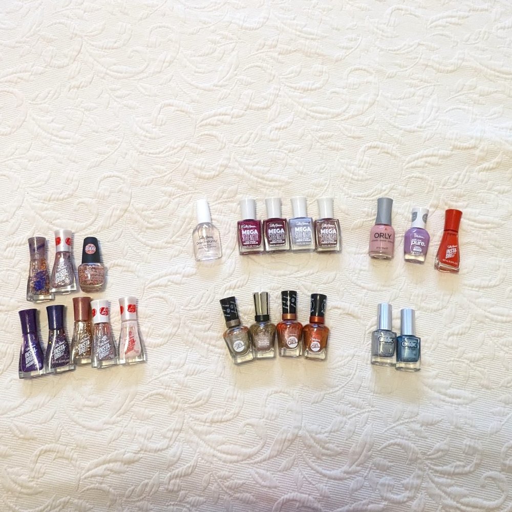 Large Lot / Bundle of Assorted Nail Polishes